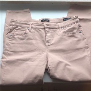 Mid-Rise Super soft Capri Aubrey pants by Buffalo